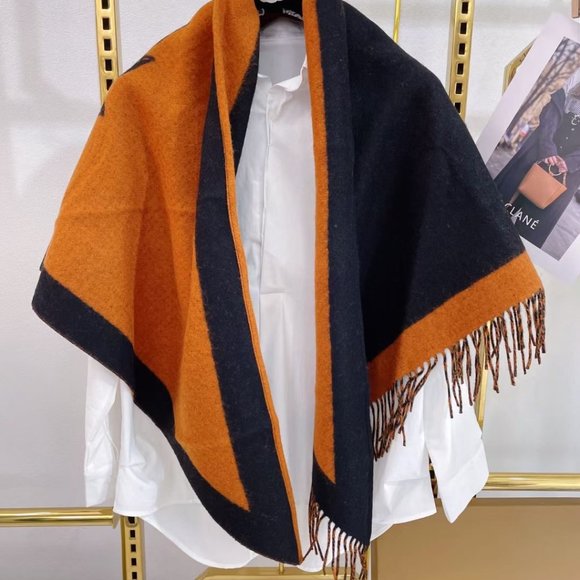 ๐โจAUTHENTICโจ๐Burberry scarf - Picture 2 of 6